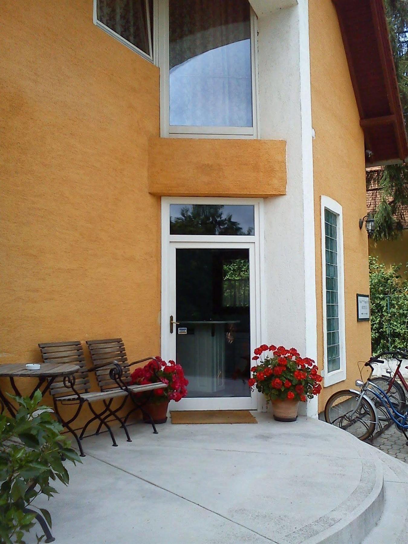Nr 100 Szentendre Hotel Panzio Szolgaltatasok المظهر الخارجي الصورة